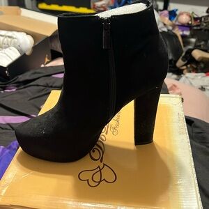 Fashion nova ankle boots size 10